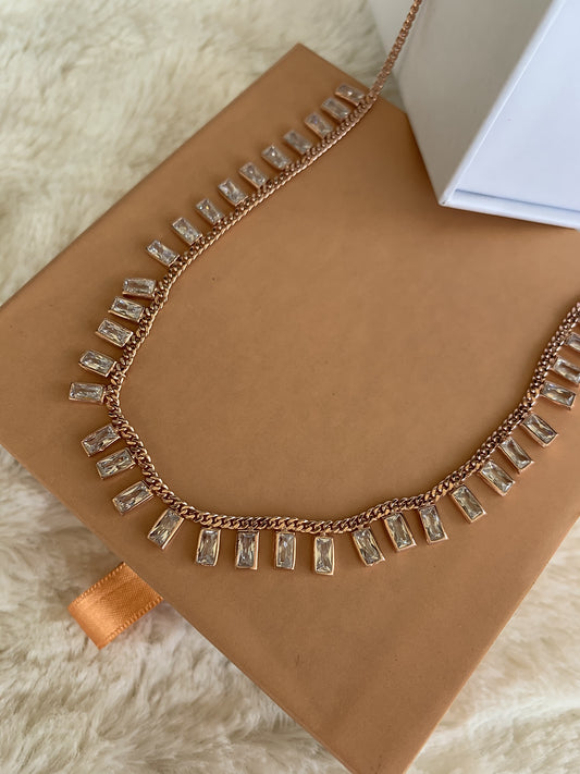 Baget Taş Sallantılı Rose Gold Kolye