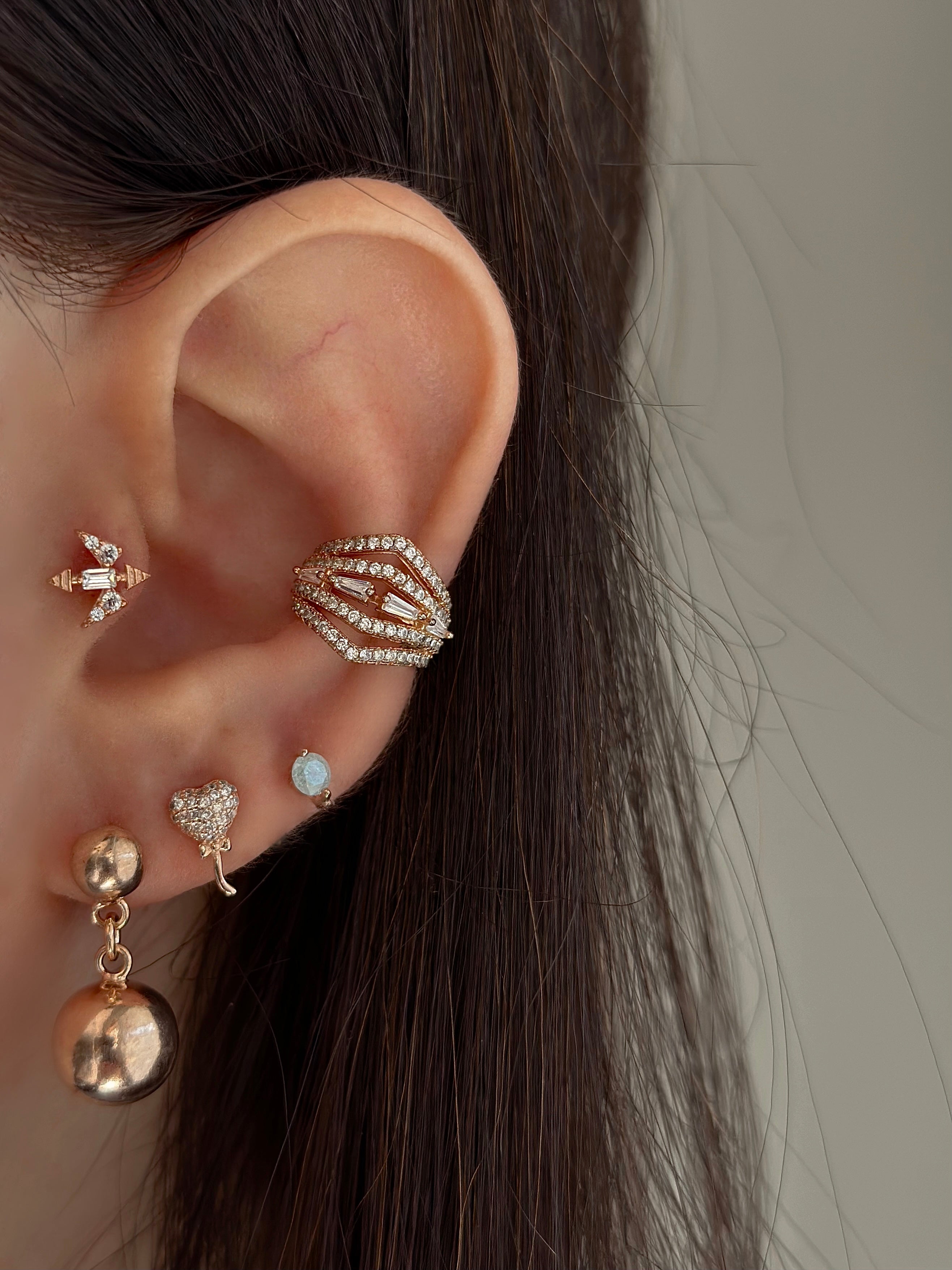 Orta Trapez Taşlı Beş Sıra V Form Ear Cuff